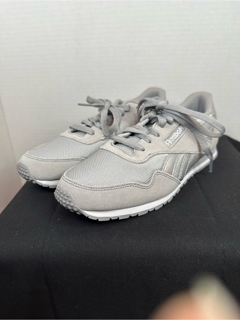 Reebok Women Light Gray Retro Lace-Up Sneakers, Foam lite, size 8